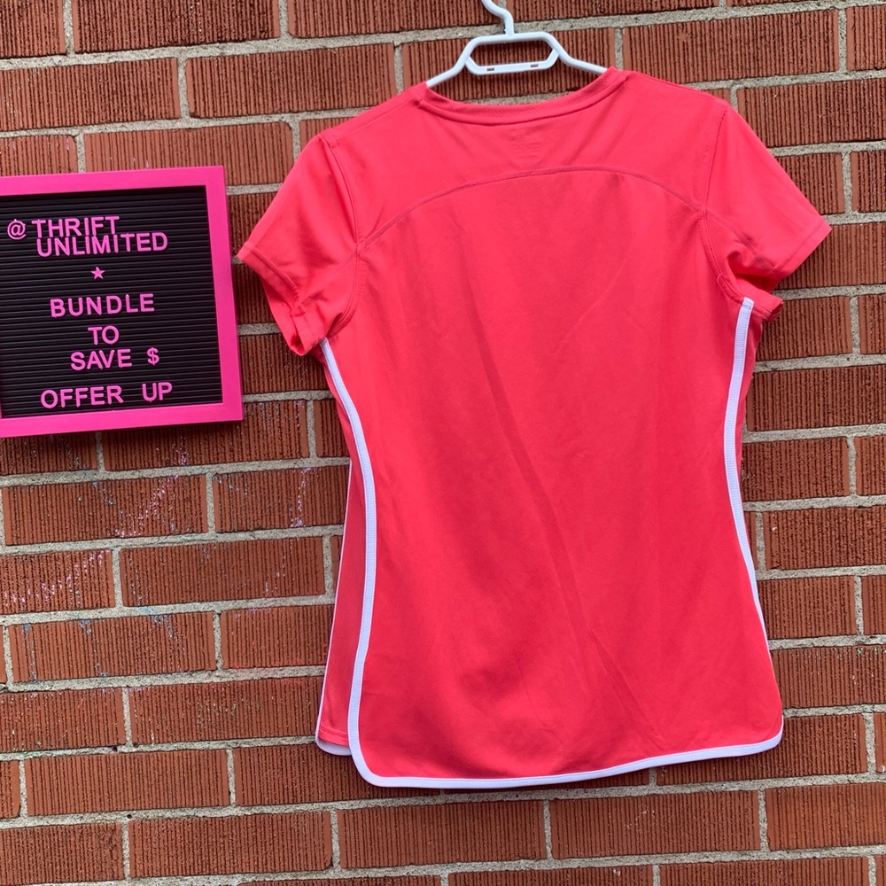 🎉HOST PICK!🎉NlKE💕performance pink and white v-neck t-shirt with mesh sides - Picture 9 of 9